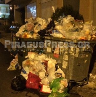Χριστούγεννα παρέα με σκουπίδια στη Νίκαια! (φωτορεπορτάζ)