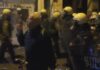 Ο παππούς που έκλεψε την παράσταση χθες στα Εξάρχεια (Βίντεο)