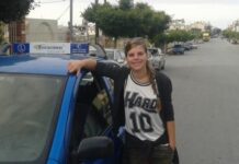 Αυτή είναι η νεότερη οδηγός στην Ελλάδα: Είναι ξανθιά, γαλανομάτα και πανέμορφη (φωτο)
