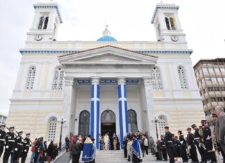 Φωτογραφίες από την υποδοχή Ιερού Λειψάνου του Αγίου Νικολάου στον Πειραιά