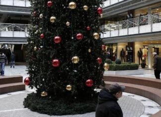 Πρεμιέρα σήμερα για το εορταστικό ωράριο -Πότε θα είναι ανοιχτά τα μαγαζιά