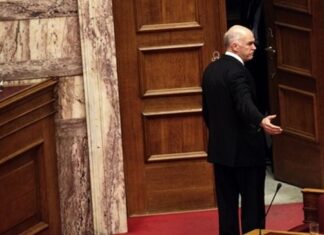 Περίεργη αποχώρηση Παπανδρέου από τη Βουλή