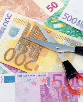 Economist: Στις συντάξεις των βουλευτών κρίνεται η τύχη της Ελλάδας