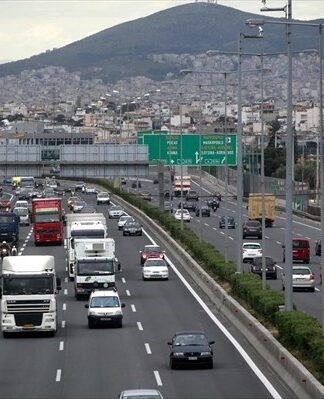 Κυκλοφοριακές ρυθμίσεις από την Τροχαία για τη μετακίνηση των εκδρομέων
