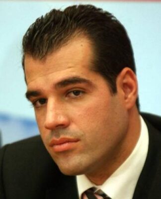 Έσπασαν το αυτοκίνητο του Πλεύρη