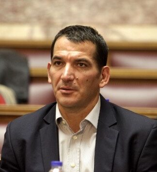 Γέλια στην Βουλή από την ψήφο του Πύρρου Δήμα
