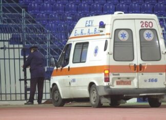 Σύρος: Πέθανε την ώρα που έπαιζε ποδόσφαιρο – Νεκρός μπροστά στους συμπαίκτες του