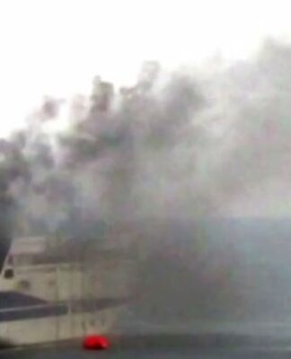 Στο Μπρίντιζι το φλεγόμενο Norman Atlantic αντί για την κοντινή Αλβανία