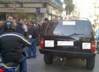 Η γυναίκα με το μαύρο τζιπ που μοιράζει τρόφιμα στους άπορους της Λαμίας (φωτο)