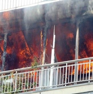 ΤΡΑΓΩΔΙΑ: Μητέρα και γιος πέθαναν αγκαλιασμένοι ύστερα από φωτιά