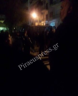 ΤΖΑΝΕΙΟ: Έξω από το νοσοκομείο 150 αντιεξουσιαστές (φωτο)