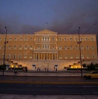 Φωτιά ξέσπασε στη Βουλή