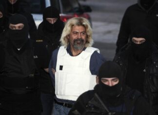 Ξυλοκόπησαν μέχρι λιποθυμίας τον Ξηρό στη φυλακή