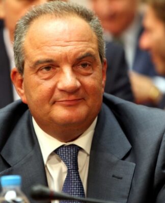 Δείπνο 12 καραμανλικών βουλευτών και 6 εξωκοινοβουλευτικών