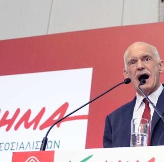 Το ατύχημα του Γιώργου Παπανδρέου λίγο πριν από τις εκλογές (Bίντεο)