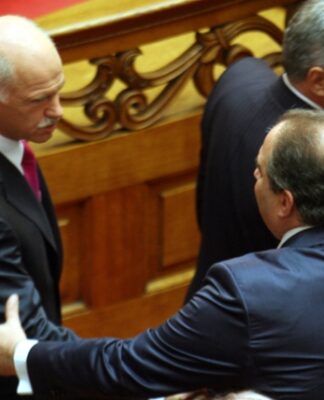 Επιτέθηκε στον Κώστα Καραμανλή ο Παπανδρέου