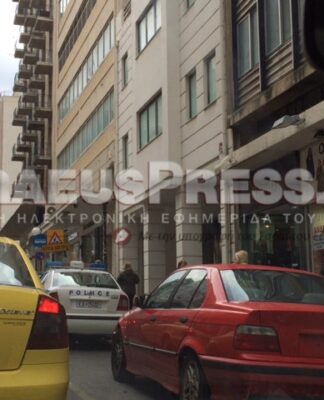 ΤΩΡΑ: Η Τροχαία Πειραιά αφαιρεί πινακίδες οχημάτων! (Φωτο)