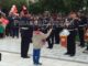 Χαμός στο διαδίκτυο με τον μικρό “γαύρο” μαέστρο της μπάντας του Δήμου Πειραιά! (βίντεο)