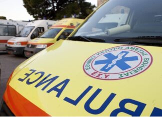 ΤΩΡΑ: Σοβαρό τροχαίο στο ΣΕΦ – Αναποδογύρισε αυτοκίνητο