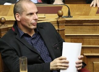 Κοντράρουν και διαδικτυακά τον Βαρουφάκη