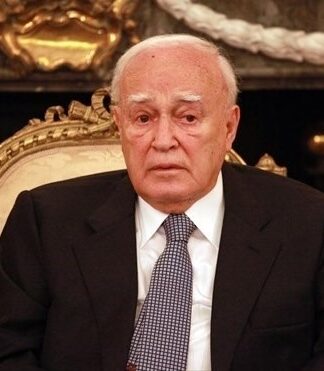 Αποχαιρετιστήριο γεύμα από τον Παπούλια