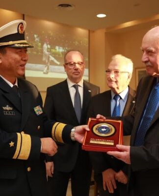 Ο ΟΛΠ υποδέχτηκε τους επιτελείς του Πολεμικού Ναυτικού της Κίνας (Φωτο)