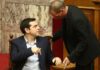 Αφηρημένος ο Βαρουφάκης, τον… σκούντηξε ο Τσίπρας!