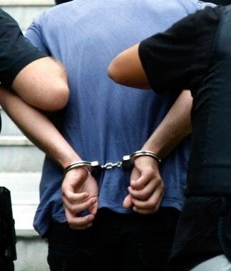 Ισόβια για τη μητέρα και τον πατριό που ζεμάτισαν τρίχρονο μέχρι θανάτου