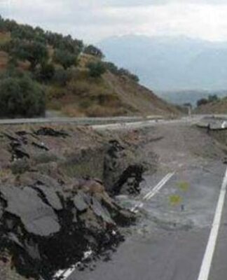 Έπεσε γέφυρα στην Τρίπολη λόγω της κακοκαιρίας