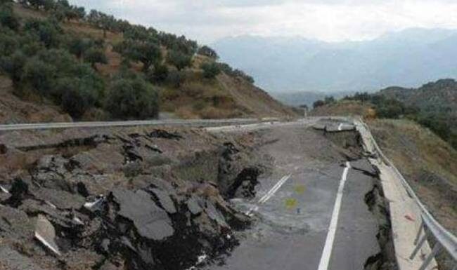 Έπεσε γέφυρα στην Τρίπολη λόγω της κακοκαιρίας