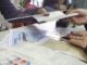 Τσεκούρι στα κοινωνικά επιδόματα -Τα 5 που μπαίνουν στο στόχαστρο