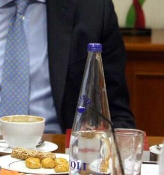 Γαλάζιο δείπνο με μενού το μέλλον της ΝΔ