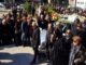 Συντετριμμένος ο Λάκης Λαζόπουλος στην κηδεία της μητέρας του (φωτο)