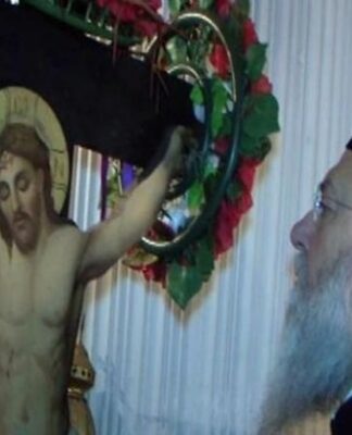 Συγκλονιστικό! Ο Εσταυρωμένος που “δακρύζει” μετά τις εκλογές στην Κορινθία (Φωτο)