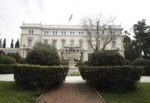 Γεύμα κορυφής με Τσίπρα και Σαμαρά στην Προεδρία