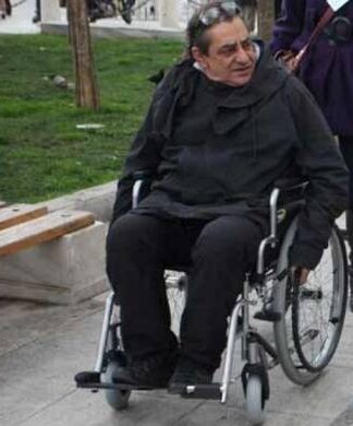Ο Αντώνης Καφετζόπουλος σε αναπηρικό καροτσάκι – Τι συνέβη;
