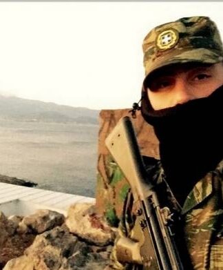 Γιος πρώην Υπουργού και Βουλευτή φυλάει σκοπιά στην Ψέριμο
