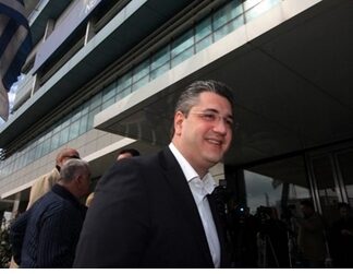 Τζιτζικώστας: “Aυτό δεν είναι συνεδρίαση μεγάλης δημοκρατικής παράταξης”
