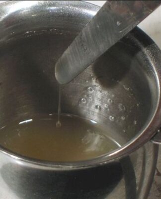Κόλλησε με ισχυρή κόλλα τα γεννητικά όργανα της γυναίκας του