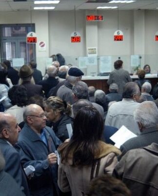Τα παράθυρα για έξοδο με πλήρη ή μειωμένη σύνταξη στα 50 – 61 έτη