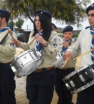 Ακυρώθηκε η μαθητική παρέλαση – Υπό βροχή η κατάθεση στεφάνων