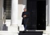 Ο Βαρουφάκης… διασκεδάζει με τα σενάρια παραίτησής του