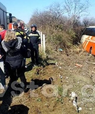ΕΚΤΑΚΤΟ: Εκτροπή λεωφορείου με 20 επιβάτες έξω από τη Λαμία