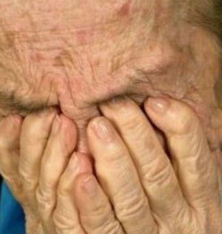 Κατάσχεσαν τα λεφτά 80χρονης με άνοια για οφειλές της κόρης της
