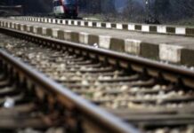 ΕΚΤΑΚΤΟ: Άτομο έπεσε στις γραμμές του τρένου επί της οδού Κωνσταντινουπόλεως