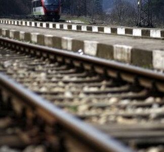 ΕΚΤΑΚΤΟ: Άτομο έπεσε στις γραμμές του τρένου επί της οδού Κωνσταντινουπόλεως