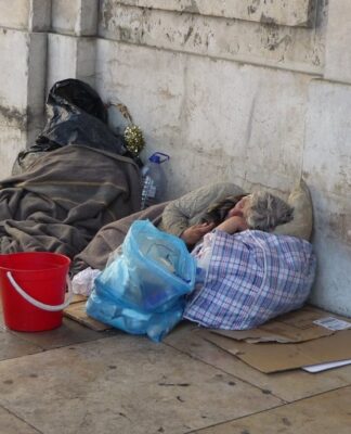 ΚΟ.ΔΕ.Π.: Πασχαλινό γεύμα αγάπης για τους άστεγους