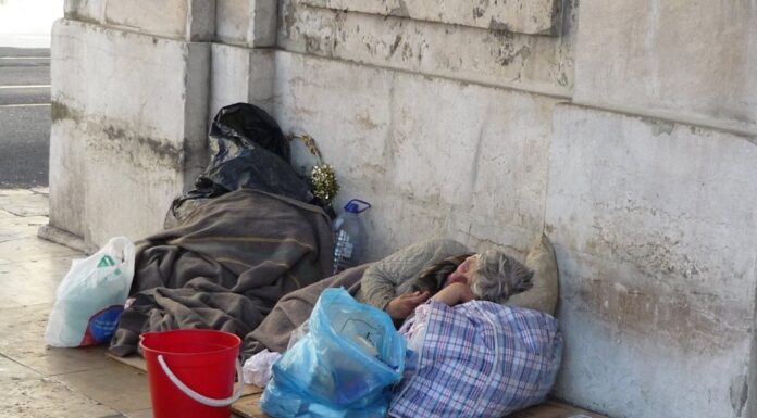 ΚΟ.ΔΕ.Π.: Πασχαλινό γεύμα αγάπης για τους άστεγους