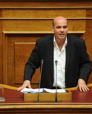 Αντιεξουσιαστές κατέλαβαν το γραφείο του Μιχελογιαννάκη