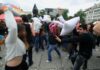 Φωτογραφίες από το σημερινό μαξιλαροπόλεμο στην Αθήνα